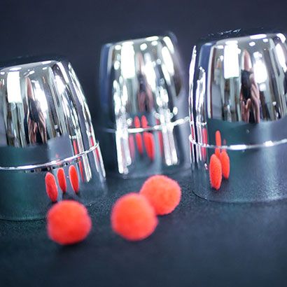 Les Gobelets Fantastiques (Cups and Balls)